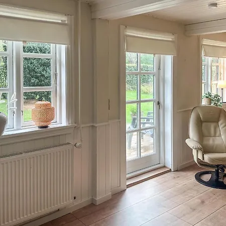 Feriehus Awesome In Aakirkeby With Wifi *